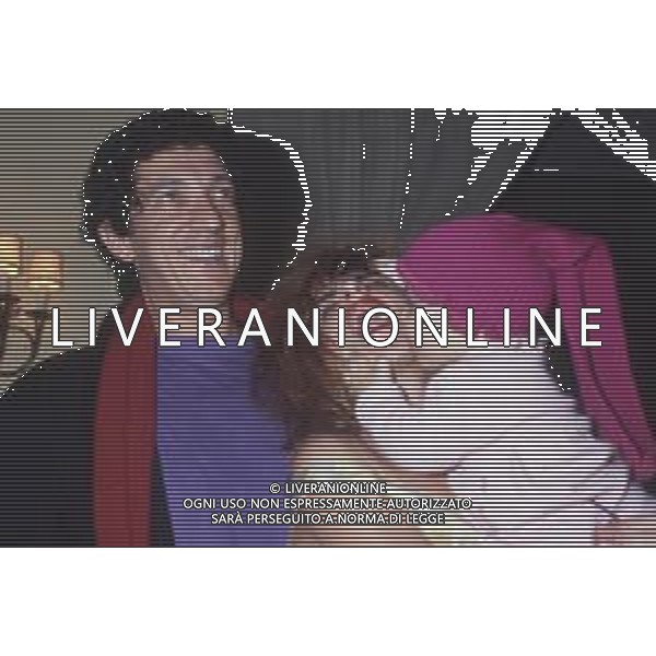 DIAP-RETROSPETTIVA EUGENIO BENNATO CANTANTE NELLA FOTO EUGENIO BENNATO CON LA FAMIGLIA AL FESTIVAL DI SANREMO NELL\'ANNO 1990 AG ALDO LIVERANI SAS
