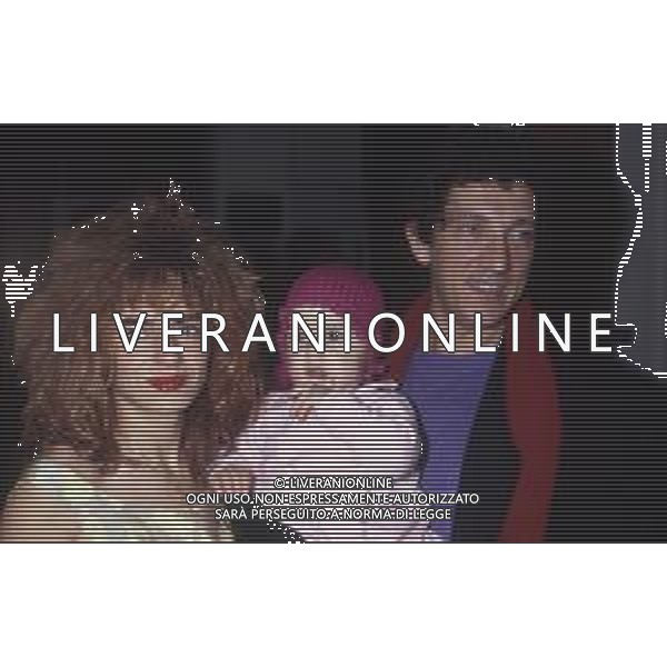 DIAP-RETROSPETTIVA EUGENIO BENNATO CANTANTE NELLA FOTO EUGENIO BENNATO CON LA FAMIGLIA AL FESTIVAL DI SANREMO NELL\'ANNO 1990 AG ALDO LIVERANI SAS
