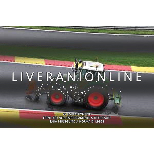 Circuit atmosphere - A tractor tries to dry the circuit. 27.07.2025. Formula 1 World Championship, Rd 13, Belgian Grand Prix, Spa Francorchamps, Belgium, Race Day. - www.xpbimages.com, EMail: requests@xpbimages.com © Copyright: Moy / XPB Images ONLY ITALY-AG ALDO LIVERANI SAS