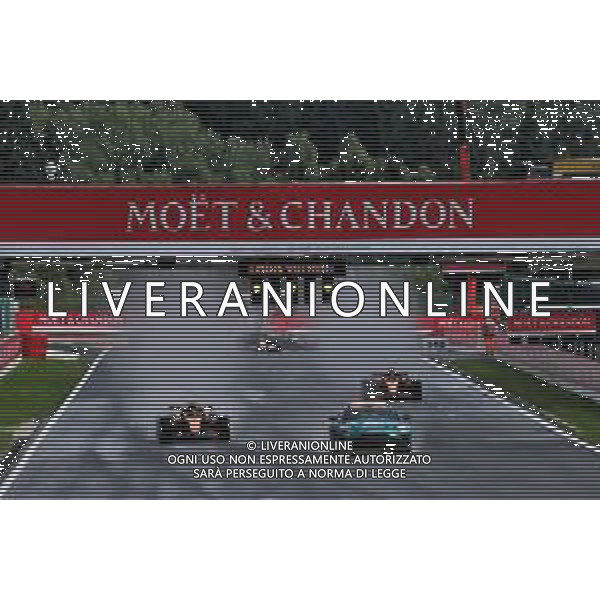 Lando Norris (GBR) McLaren MCL39 leads behind the Aston Martin FIA Safety Car. 27.07.2025. Formula 1 World Championship, Rd 13, Belgian Grand Prix, Spa Francorchamps, Belgium, Race Day. - www.xpbimages.com, EMail: requests@xpbimages.com © Copyright: Batchelor / XPB Images ONLY ITALY-AG ALDO LIVERANI SAS