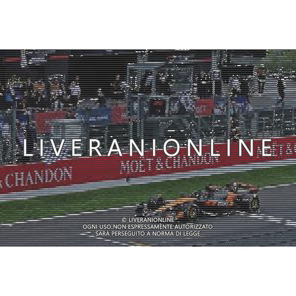 Race winner Oscar Piastri (AUS) McLaren MCL39 takes the chequered flag at the end of the race, waved by Jacky Ickx (BEL). 27.07.2025. Formula 1 World Championship, Rd 13, Belgian Grand Prix, Spa Francorchamps, Belgium, Race Day. - www.xpbimages.com, EMail: requests@xpbimages.com © Copyright: Moy / XPB Images ONLY ITALY-AG ALDO LIVERANI SAS
