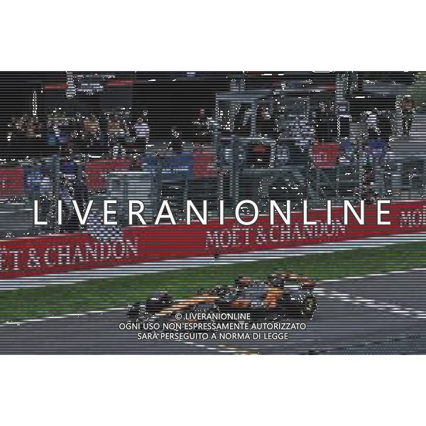 Race winner Oscar Piastri (AUS) McLaren MCL39 takes the chequered flag at the end of the race, waved by Jacky Ickx (BEL). 27.07.2025. Formula 1 World Championship, Rd 13, Belgian Grand Prix, Spa Francorchamps, Belgium, Race Day. - www.xpbimages.com, EMail: requests@xpbimages.com © Copyright: Moy / XPB Images ONLY ITALY-AG ALDO LIVERANI SAS