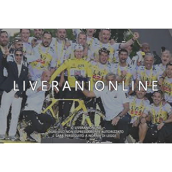 27-07-2025 Tour De France; Tappa 21 Mantes La Ville - Paris; 2025, Uae Team Emirates - Xrg; Pogacar, Tadej; Gianetti, Mauro; Agostini, Andrea; Paris; ©SIROTTI - AGENZIA ALDO LIVERANI SAS