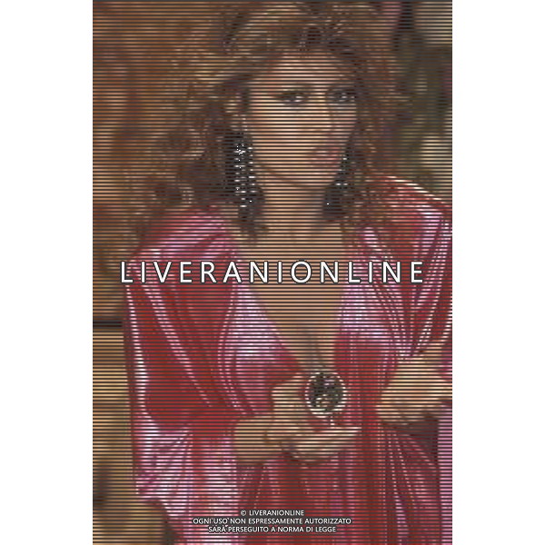 DIAP-RETROSPETTIVA ALIDA CHELLI ATTRICE NELLA FOTO ALIDA CHELLI NELLA TRASMISSIONE TELEVISIVA “METROPOLIS “ NELL\'ANNO 1985 FOTO EDGARDO DELLA SCORCIOSA-AG ALDO LIVERANI SAS