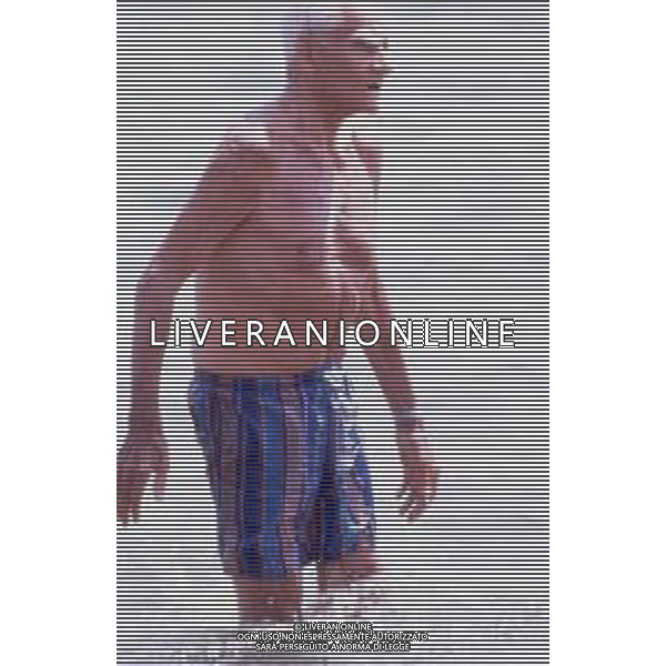 DIAP-RETROSPETTIVA ALBERTO MORAVIA SCRITTORE NELLA FOTO ALBERTO MORAVIA CON DACIA MARAINI A OSTIA NELL\'ANNO 1985 FOTO EDGARDO DELLA SCORCIOSA-AG ALDO LIVERANI SAS