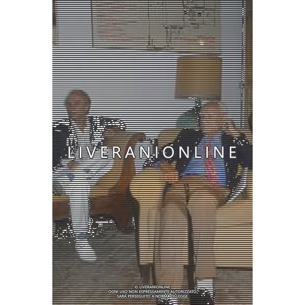 DIAP-RETROSPETTIVA ALBERTO MORAVIA SCRITTORE NELLA FOTO ALBERTO MORAVIA A SPOLETO NELL\'ANNO 1985 CON GIORGIO ALBERTAZZI AG ALDO LIVERANI SAS 