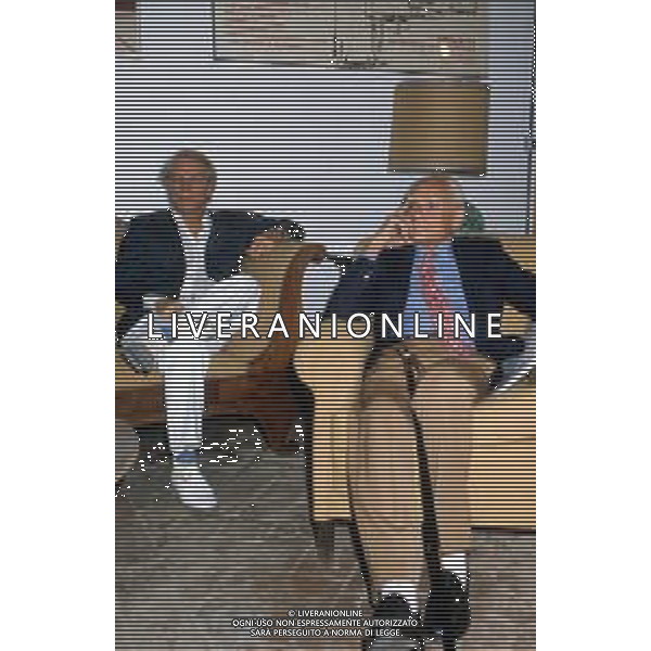 DIAP-RETROSPETTIVA ALBERTO MORAVIA SCRITTORE NELLA FOTO ALBERTO MORAVIA A SPOLETO NELL\'ANNO 1985 CON GIORGIO ALBERTAZZI AG ALDO LIVERANI SAS
