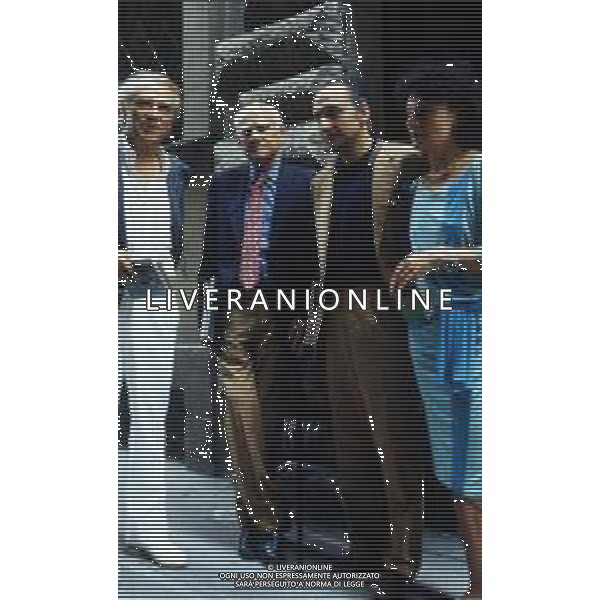 DIAP-RETROSPETTIVA ALBERTO MORAVIA SCRITTORE NELLA FOTO ALBERTO MORAVIA A SPOLETO NELL\'ANNO 1985 CON GIORGIO ALBERTAZZI AG ALDO LIVERANI SAS