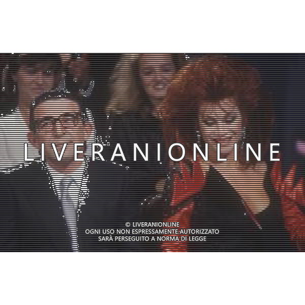 DIAP-RETROSPETTIVA CARMEN RUSSO ATTRICE NELLA FOTO CARMEN RUSSO NELLA TRASMISSIONE TELEVISIVA “UN FANTASTICO TRAGICO VENERDI\'“ NELL\'ANNO 1986-1987 AG ALDO LIVERANI SAS
