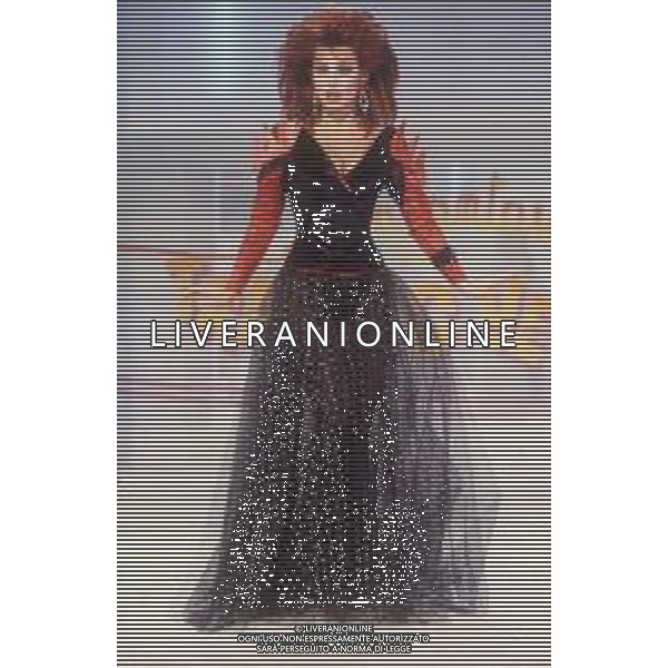 DIAP-RETROSPETTIVA CARMEN RUSSO ATTRICE NELLA FOTO CARMEN RUSSO NELLA TRASMISSIONE TELEVISIVA “UN FANTASTICO TRAGICO VENERDI\'“ NELL\'ANNO 1986-1987 AG ALDO LIVERANI SAS