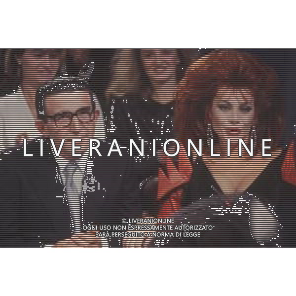 DIAP-RETROSPETTIVA CARMEN RUSSO ATTRICE NELLA FOTO CARMEN RUSSO NELLA TRASMISSIONE TELEVISIVA “UN FANTASTICO TRAGICO VENERDI\'“ NELL\'ANNO 1986-1987 AG ALDO LIVERANI SAS