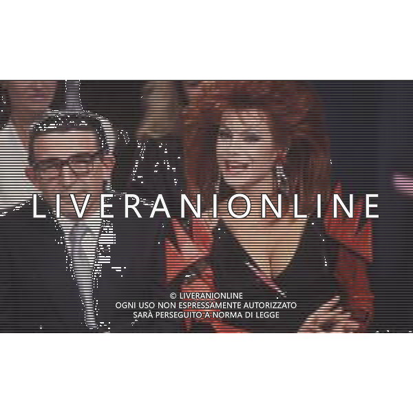 DIAP-RETROSPETTIVA CARMEN RUSSO ATTRICE NELLA FOTO CARMEN RUSSO NELLA TRASMISSIONE TELEVISIVA “UN FANTASTICO TRAGICO VENERDI\'“ NELL\'ANNO 1986-1987 AG ALDO LIVERANI SAS