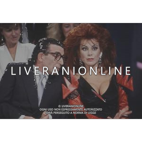 DIAP-RETROSPETTIVA CARMEN RUSSO ATTRICE NELLA FOTO CARMEN RUSSO NELLA TRASMISSIONE TELEVISIVA “UN FANTASTICO TRAGICO VENERDI\'“ NELL\'ANNO 1986-1987 AG ALDO LIVERANI SAS