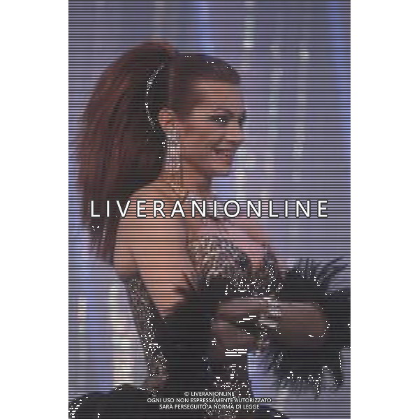 DIAP-RETROSPETTIVA CARMEN RUSSO ATTRICE NELLA FOTO CARMEN RUSSO NELLA TRASMISSIONE TELEVISIVA “UN FANTASTICO TRAGICO VENERDI\'“ NELL\'ANNO 1986-1987 AG ALDO LIVERANI SAS