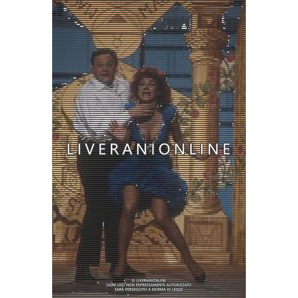DIAP-RETROSPETTIVA CARMEN RUSSO ATTRICE NELLA FOTO CARMEN RUSSO CON MASSIMO BOLDI NELLA TRASMISSIONE TELEVISIVA “GRAND HOTEL “ NELL\'ANNO 1986 AG ALDO LIVERANI SAS