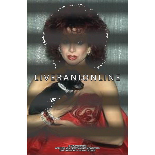 DIAP-RETROSPETTIVA CARMEN RUSSO ATTRICE NELLA FOTO CARMEN RUSSO NELLA TRASMISSIONE TELEVISIVA “GRAND HOTEL “ NELL\'ANNO 1986 AG ALDO LIVERANI SAS