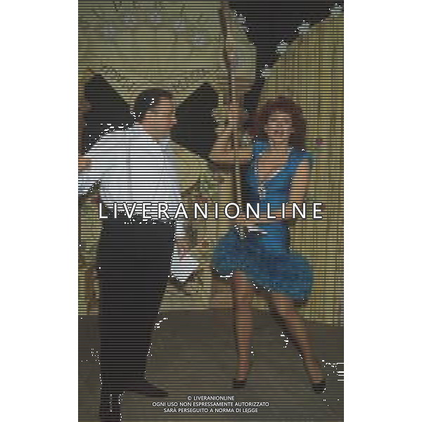 DIAP-RETROSPETTIVA CARMEN RUSSO ATTRICE NELLA FOTO CARMEN RUSSO CON MASSIMO BOLDI NELLA TRASMISSIONE TELEVISIVA “GRAND HOTEL “ NELL\'ANNO 1986 AG ALDO LIVERANI SAS