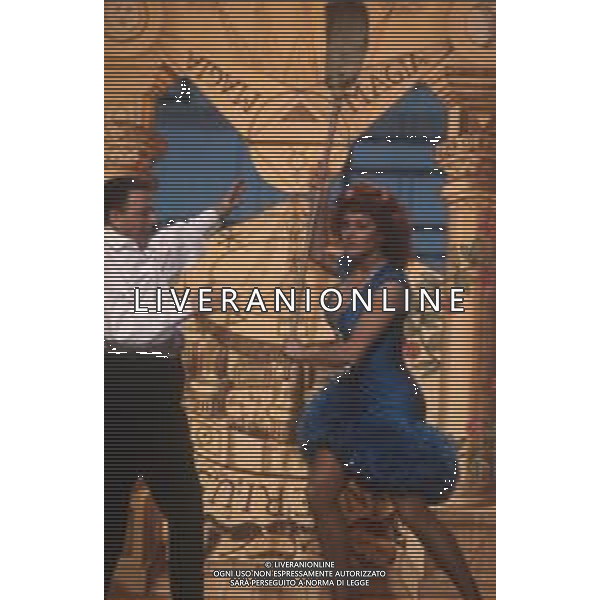 DIAP-RETROSPETTIVA CARMEN RUSSO ATTRICE NELLA FOTO CARMEN RUSSO CON MASSIMO BOLDI NELLA TRASMISSIONE TELEVISIVA “GRAND HOTEL “ NELL\'ANNO 1986 AG ALDO LIVERANI SAS
