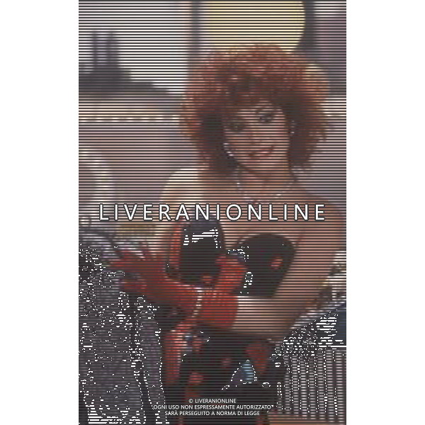 DIAP-RETROSPETTIVA CARMEN RUSSO ATTRICE NELLA FOTO CARMEN RUSSO NELLA TRASMISSIONE TELEVISIVA “GRAND HOTEL “ NELL\'ANNO 1986 AG ALDO LIVERANI SAS