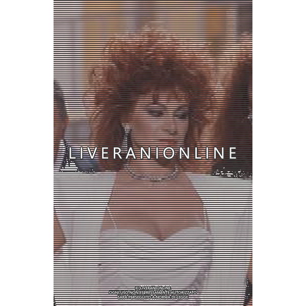 DIAP-RETROSPETTIVA CARMEN RUSSO ATTRICE NELLA FOTO CARMEN RUSSO NELLA TRASMISSIONE TELEVISIVA “GRAND HOTEL “ NELL\'ANNO 1986 AG ALDO LIVERANI SAS