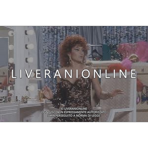 DIAP-RETROSPETTIVA CARMEN RUSSO ATTRICE NELLA FOTO CARMEN RUSSO NELLA TRASMISSIONE TELEVISIVA “GRAND HOTEL “ NELL\'ANNO 1986 AG ALDO LIVERANI SAS