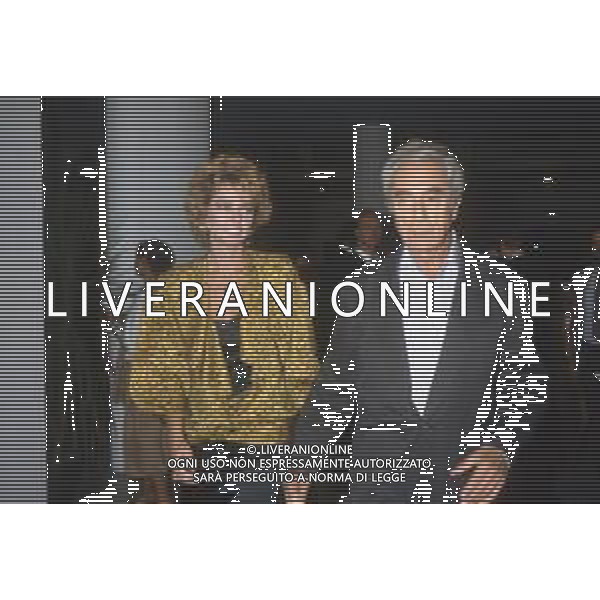 DIAP-RETROSPETTIVA MICHELANGELO ANTONIONI REGISTA NELLA FOTO MICHELANGELO ANTONIONI A VENEZIA NELL\'ANNO 1985 CON ENRICA BONACCORTI AG ALDO LIVERANI SAS
