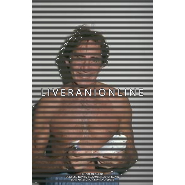DIAP-RETROSPETTIVA WALTER CHIARI ATTORE NELLA FOTO WALTER CHIARI RICOVERATO NELL\' OSPEDALE DI CESENA NELL\'ANNO 1985 AG ALDO LIVERANI SAS