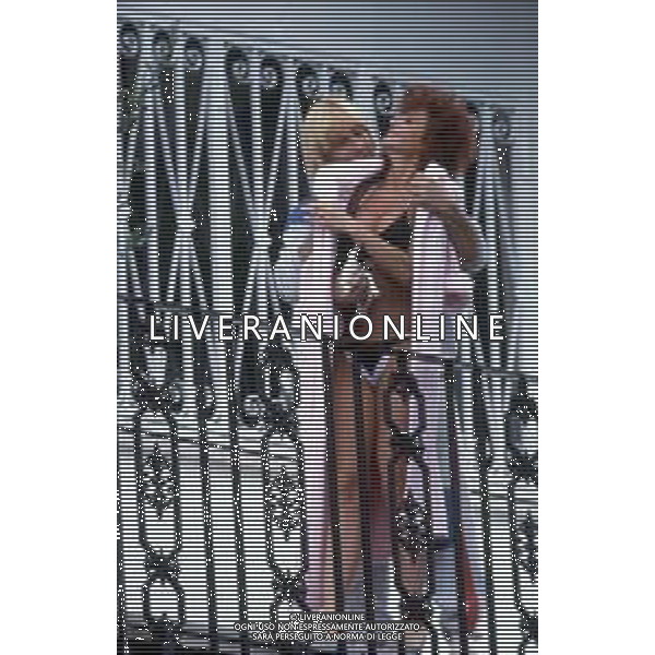 DIAP-RETROSPETTIVA CARMEN RUSSO ATTRICE NELLA FOTO CARMEN RUSSO E ENZO PAOLO TURCHI A ROMA NELL\'ANNO 1986 FOTO EDGARDO DELLA SCORCIOSA-AG ALDO LIVERANI SAS