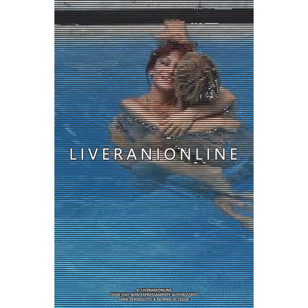 DIAP-RETROSPETTIVA CARMEN RUSSO ATTRICE NELLA FOTO CARMEN RUSSO E ENZO PAOLO TURCHI A ROMA NELL\'ANNO 1986 FOTO EDGARDO DELLA SCORCIOSA-AG ALDO LIVERANI SAS