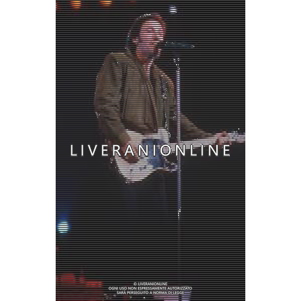 DIAP-RETROSPETTIVA BRUCE SPRINGSTEEN CANTANTE NELLA FOTO BRUCE SPRINGSTEEN OSPITE AL FESTIVAL DI SANREMO NELL\'ANNO 1996 AG ALDO LIVERANI SAS