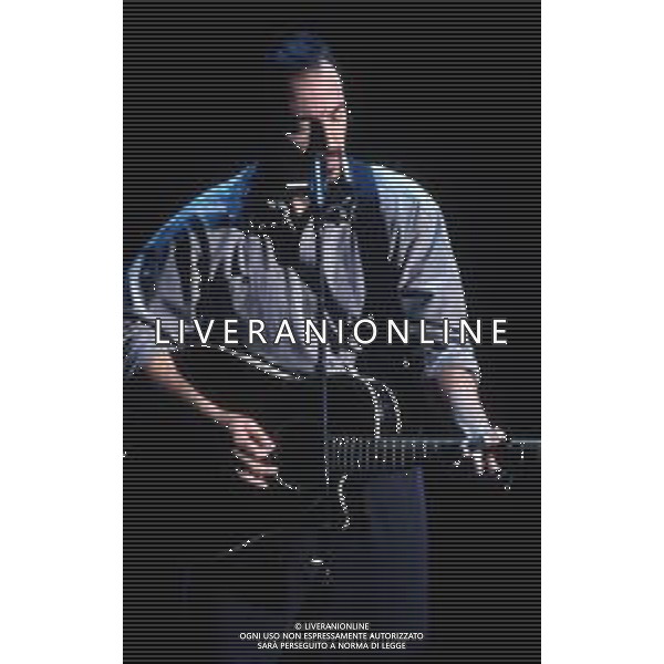 DIAP-RETROSPETTIVA BRUCE SPRINGSTEEN CANTANTE NELLA FOTO BRUCE SPRINGSTEEN OSPITE AL FESTIVAL DI SANREMO NELL\'ANNO 1996 AG ALDO LIVERANI SAS