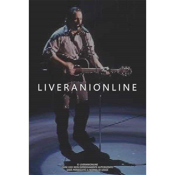 DIAP-RETROSPETTIVA BRUCE SPRINGSTEEN CANTANTE NELLA FOTO BRUCE SPRINGSTEEN OSPITE AL FESTIVAL DI SANREMO NELL\'ANNO 1996 AG ALDO LIVERANI SAS