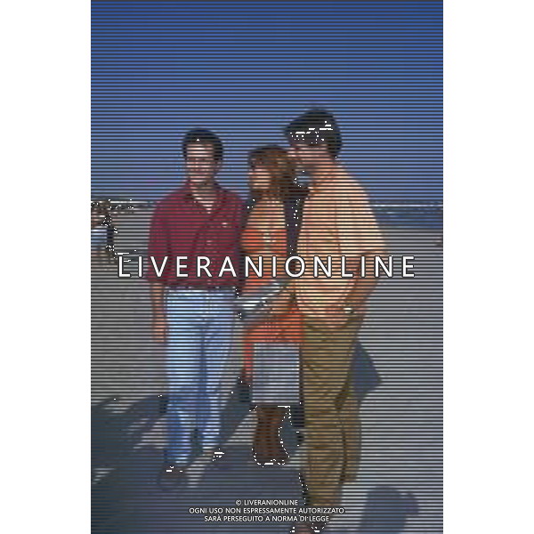 DIAP-RETROSPETTIVA RICKY TOGNAZZI ATTORE NELLA FOTO RICKY TOGNAZZi CON SIMONA IZZO E IL FRATELLO GIANMARCO TOGNAZZI A VENEZIA AG DIM STUDIO-AG ALDO LIVERANI SAS