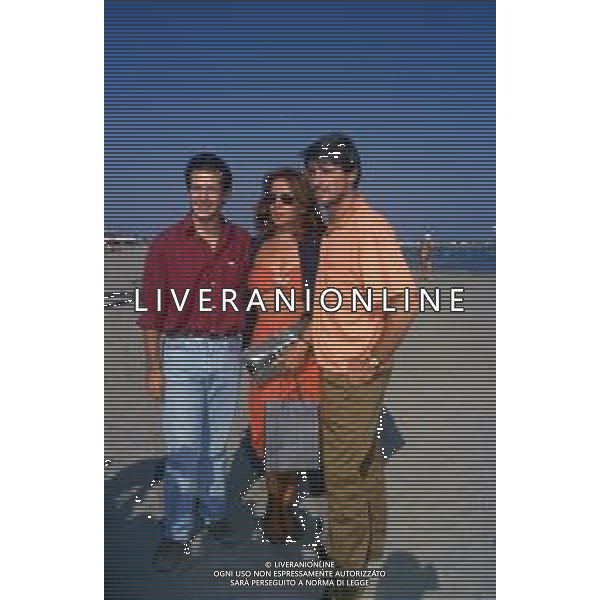 DIAP-RETROSPETTIVA RICKY TOGNAZZI ATTORE NELLA FOTO RICKY TOGNAZZi CON SIMONA IZZO E IL FRATELLO GIANMARCO TOGNAZZI A VENEZIA AG DIM STUDIO-AG ALDO LIVERANI SAS