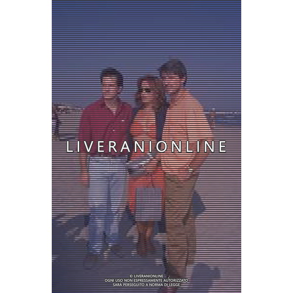 DIAP-RETROSPETTIVA RICKY TOGNAZZI ATTORE NELLA FOTO RICKY TOGNAZZi CON SIMONA IZZO E IL FRATELLO GIANMARCO TOGNAZZI A VENEZIA AG DIM STUDIO-AG ALDO LIVERANI SAS