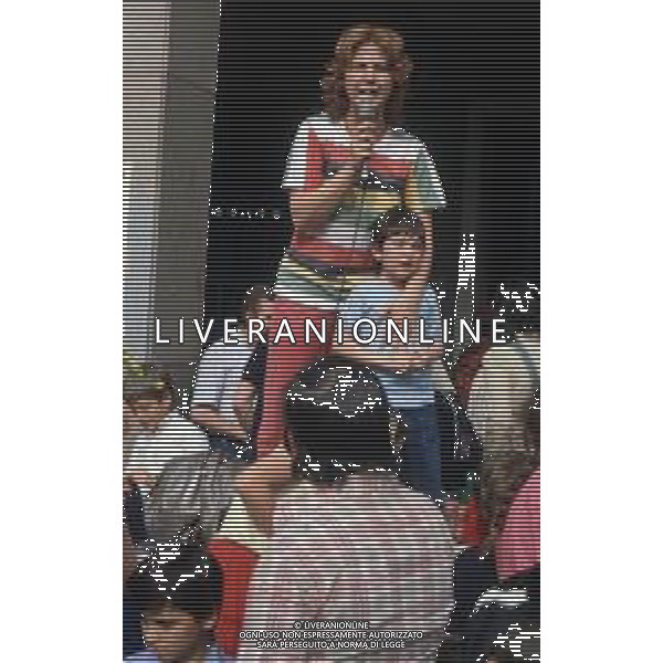 DIAP-RETROSPETTIVA OTTAVIA PICCOLO ATTRICE NELLA FOTO OTTAVIA PICCOLO CON IL FIGLIO A MILANO ALLA FESTA DEI BIMBI NELL\'ANNO 1983 AG ALDO LIVERANI SAS 
