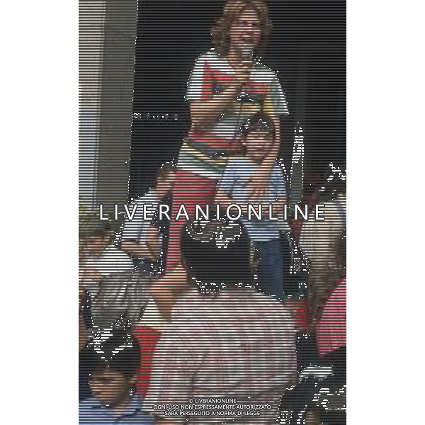 DIAP-RETROSPETTIVA OTTAVIA PICCOLO ATTRICE NELLA FOTO OTTAVIA PICCOLO CON IL FIGLIO A MILANO ALLA FESTA DEI BIMBI NELL\'ANNO 1983 AG ALDO LIVERANI SAS 