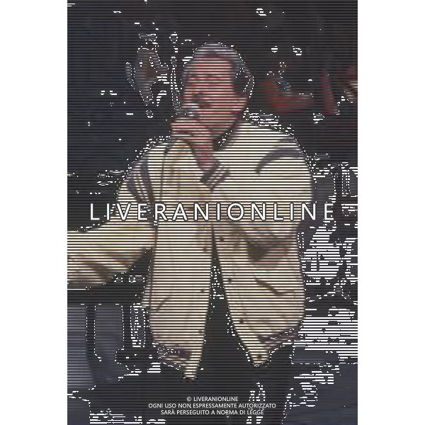 COL-RETROSPETTIVA DOMENICO MODUGNO CANTANTE NELLA FOTO DOMENICO MODUGNO OSPITE DELLA TRASMISSIONE TELEVISIVA “BLITZ “ ANNO 1982-1984 AG ALDO LIVERANI SAS