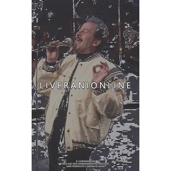 COL-RETROSPETTIVA DOMENICO MODUGNO CANTANTE NELLA FOTO DOMENICO MODUGNO OSPITE DELLA TRASMISSIONE TELEVISIVA “BLITZ “ ANNO 1982-1984 AG ALDO LIVERANI SAS