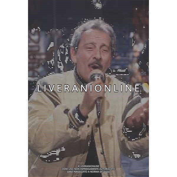 COL-RETROSPETTIVA DOMENICO MODUGNO CANTANTE NELLA FOTO DOMENICO MODUGNO OSPITE DELLA TRASMISSIONE TELEVISIVA “BLITZ “ ANNO 1982-1984 AG ALDO LIVERANI SAS