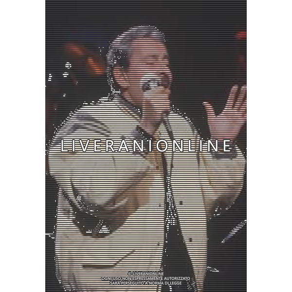COL-RETROSPETTIVA DOMENICO MODUGNO CANTANTE NELLA FOTO DOMENICO MODUGNO OSPITE DELLA TRASMISSIONE TELEVISIVA “BLITZ “ ANNO 1982-1984 AG ALDO LIVERANI SAS