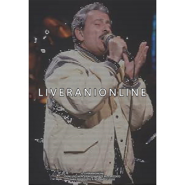 COL-RETROSPETTIVA DOMENICO MODUGNO CANTANTE NELLA FOTO DOMENICO MODUGNO OSPITE DELLA TRASMISSIONE TELEVISIVA “BLITZ “ ANNO 1982-1984 AG ALDO LIVERANI SAS
