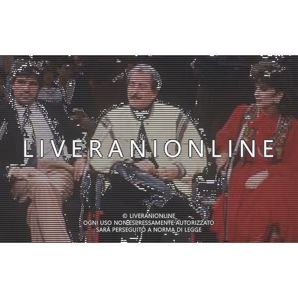 COL-RETROSPETTIVA DOMENICO MODUGNO CANTANTE NELLA FOTO DOMENICO MODUGNO OSPITE DELLA TRASMISSIONE TELEVISIVA “BLITZ “ ANNO 1982-1984 CON GINA LOLLOBRIGIDA E NINO BENVENUTI AG ALDO LIVERANI SAS