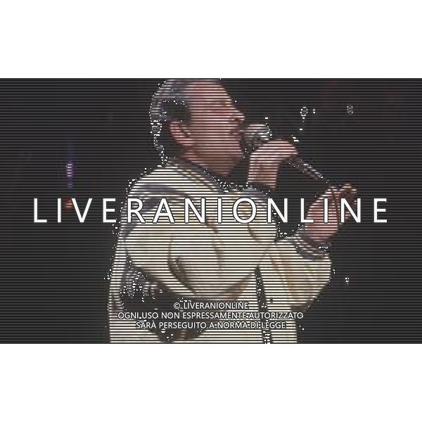 COL-RETROSPETTIVA DOMENICO MODUGNO CANTANTE NELLA FOTO DOMENICO MODUGNO OSPITE DELLA TRASMISSIONE TELEVISIVA “BLITZ “ ANNO 1982-1984 AG ALDO LIVERANI SAS