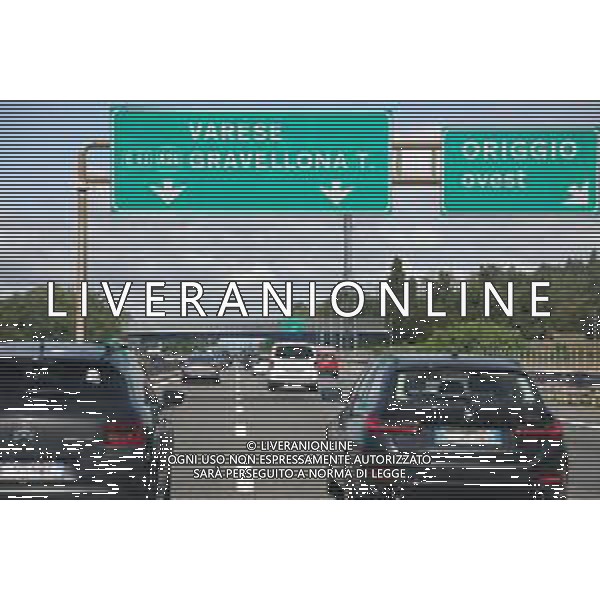 TVRCOR Traffico strade e autostrade in direzione Milano 02-08-2025 nella foto auto in transito verso Varese e A26 Gravellona Toce ©TVCOR Corradin Roberta - AGENZIA ALDO LIVERANI SAS