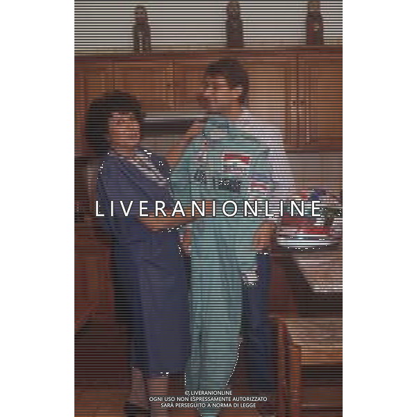 DIAP-RETROSPETTIVA IVAN CAPELLI PILOTA F1 NELLA FOTO IVAN CAPELLI CON LA FAMIGLIA AG ACONTROLUCE-AG ALDO LIVERANI SAS 