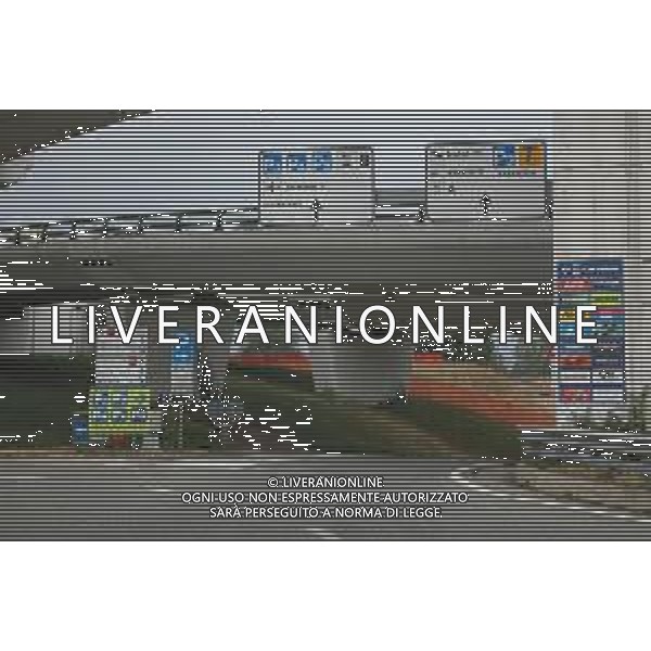TVRCOR Traffico e cartelli all\'ingresso dell\'Aeroporto di Milano Malpensa (Ferno - VA) 02-08-2025 nella foto strada e cartelli per parcheggi Malpensa FOTO ROBERTA CORRADIN-AG ALDO LIVERANI SAS
