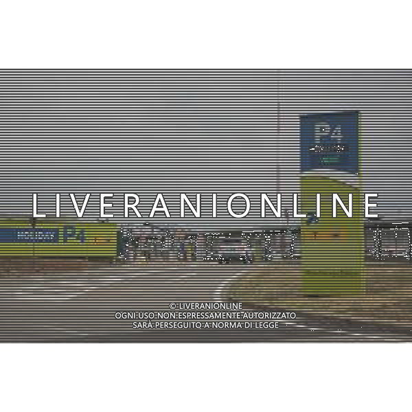 TVRCOR Traffico e cartelli all\'ingresso dell\'Aeroporto di Milano Malpensa (Ferno - VA) 02-08-2025 nella foto ingresso parcheggio Milan Airports Parking Holiday P4 FOTO ROBERTA CORRADIN-AG ALDO LIVERANI SAS