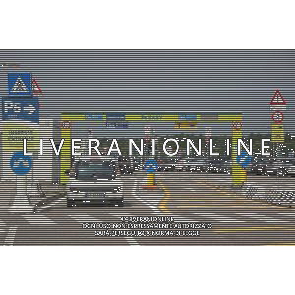 TVRCOR Traffico e cartelli all\'ingresso dell\'Aeroporto di Milano Malpensa (Ferno - VA) 02-08-2025 nella foto auto in ingresso al parcheggio di Malpensa FOTO ROBERTA CORRADIN-AG ALDO LIVERANI SAS