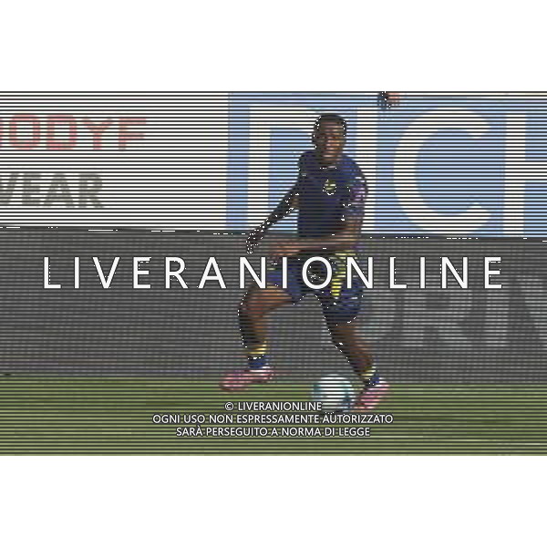 Jackson Tchatchoua of Hellas Verona FC play the ball during SudTirol vs Hellas Verona FC, 4° Test Match, at Druso stadium in Bolzano (BZ), on August 03, 2025. (Photo by Davide Casentini) AG ALDO LIVERANI SAS